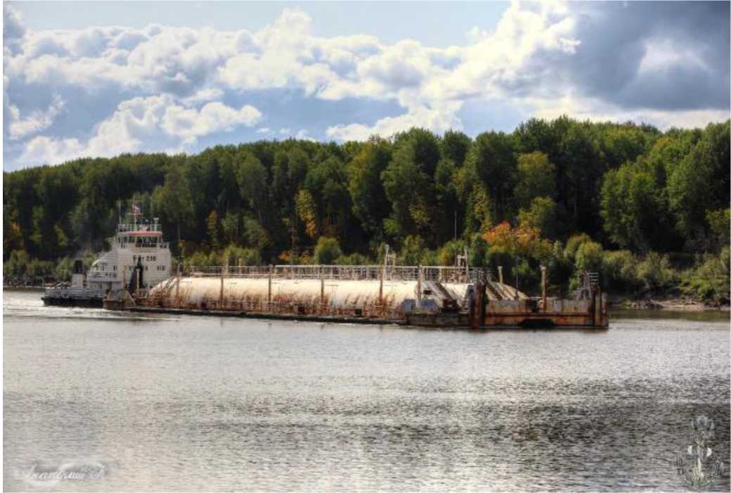 Внешний вид. Резервуары (танки) стальные горизонтальные цилиндрические нефтеналивных барж, http://oei-analitika.ru рисунок № 1